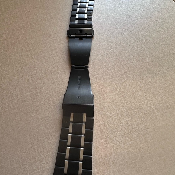 Stainless Steel Black and Silver Apple Smartwatch Band - Adjustable 42/44/45MM - Picture 4 of 6
